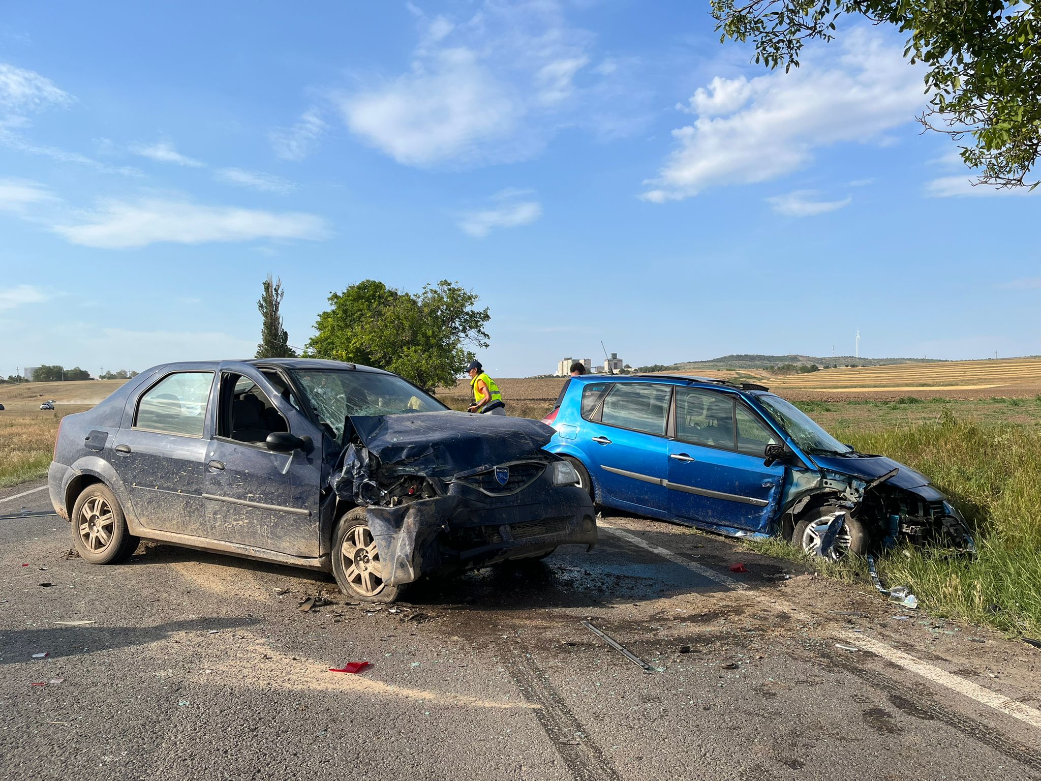 Accident cu trei mașini și patru victime, din care doi copii pe DE87, în județul Tulcea