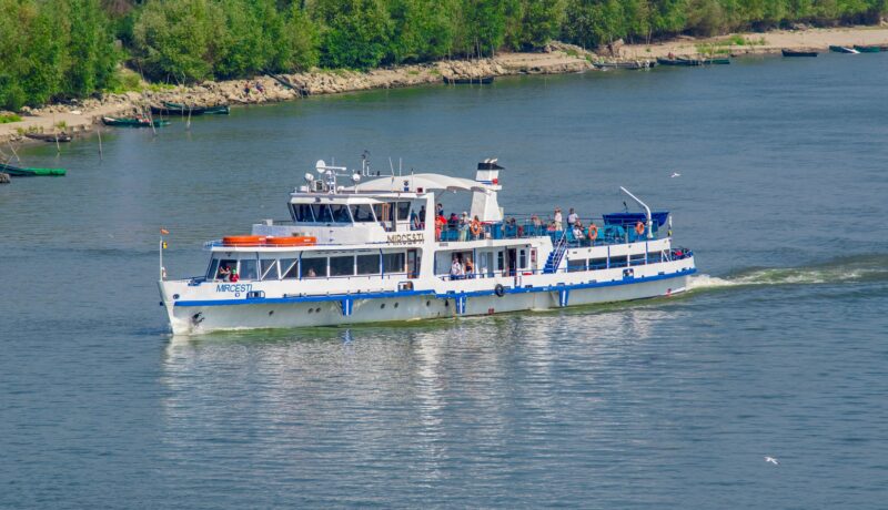 Navrom sistează cursele de transport pasageri și mărfuri către localitățile din Delta Dunării