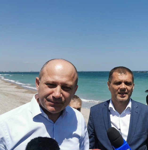 Ministrul Turismului a luat la pas plaja din Mamaia, lărgită în 2021: „Haideți să luăm partea pozitivă”