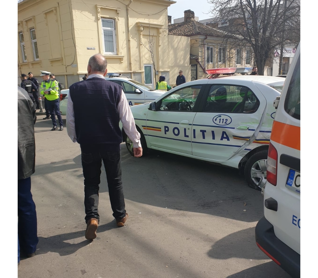 O autospecială de Poliție, implicată într-un accident rutier în Constanța. O persoană a fost rănită