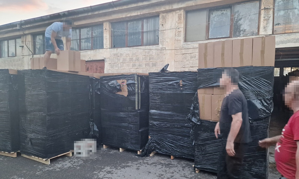 Ţigări de contrabandā de peste 2 milioane de EURO, descoperite într-un camion, în Ovidiu, și la două domicilii din Săcele