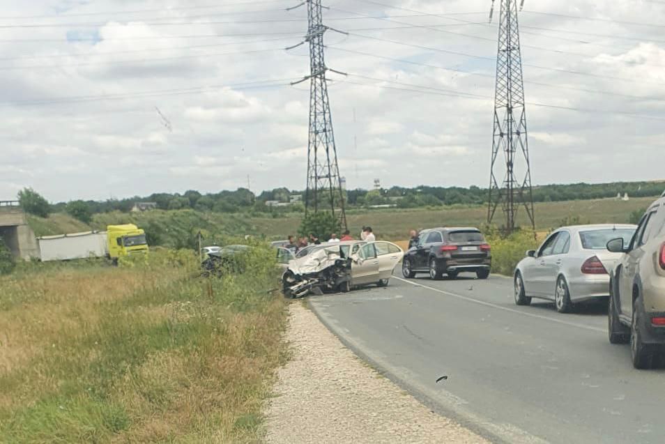 Accident grav la ieșire din Medgidia. O persoană este încarcerată