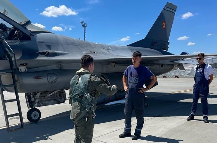 România are trei noi piloți de avioane F-16. Unde își desfășoară aceștia activitatea