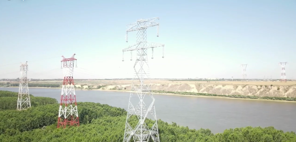 Proiect de zeci de milioane de euro: În luna iulie, linia electrică aeriană 400 kV Cernavodă - Stâlpu va traversa brațul Borcea