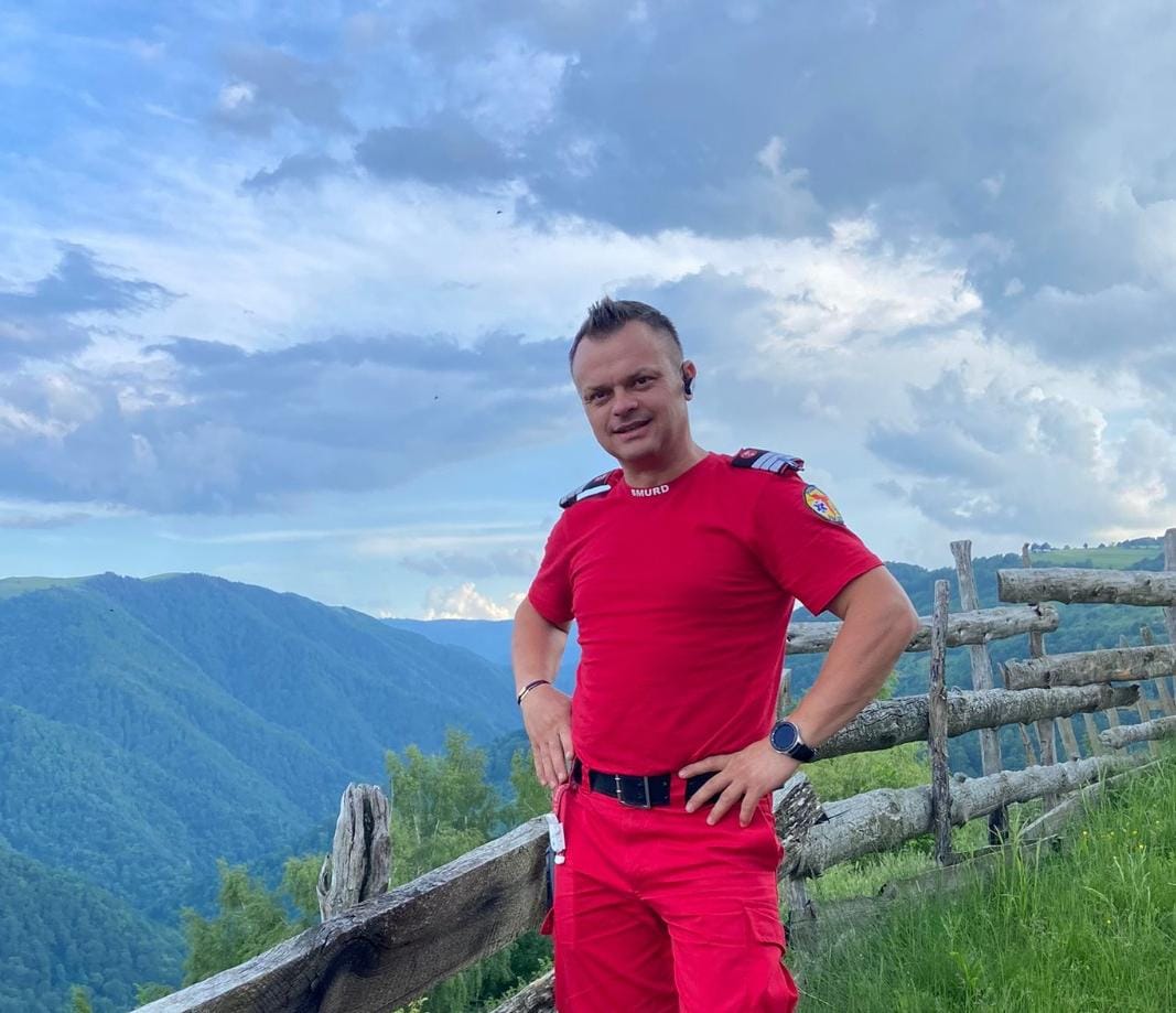 Un pompier militar din Alba, aflat în concediu în stațiunea 2 Mai, a salvat de la înec un turist