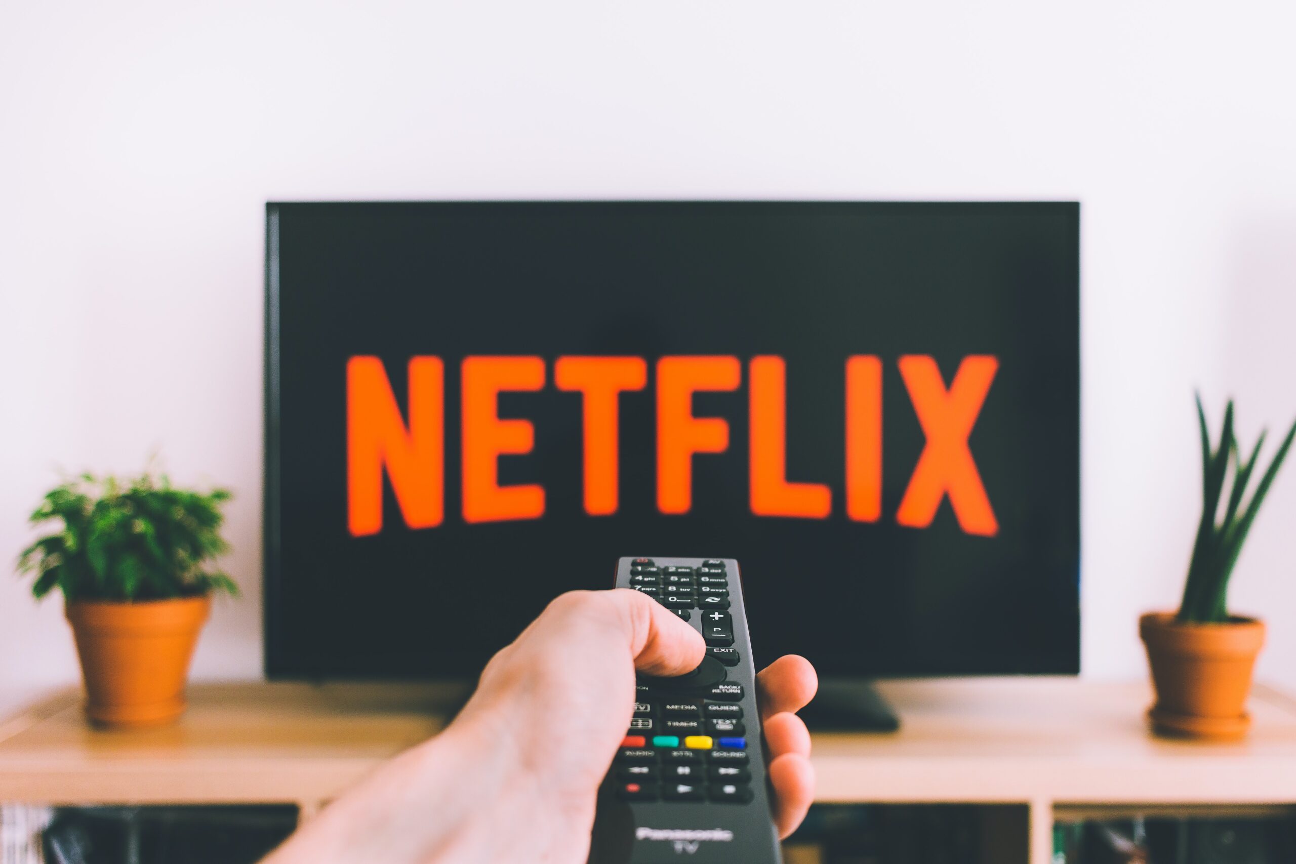 Netflix introduce reclame și scade prețul abonamentului. Când va fi lansată măsura