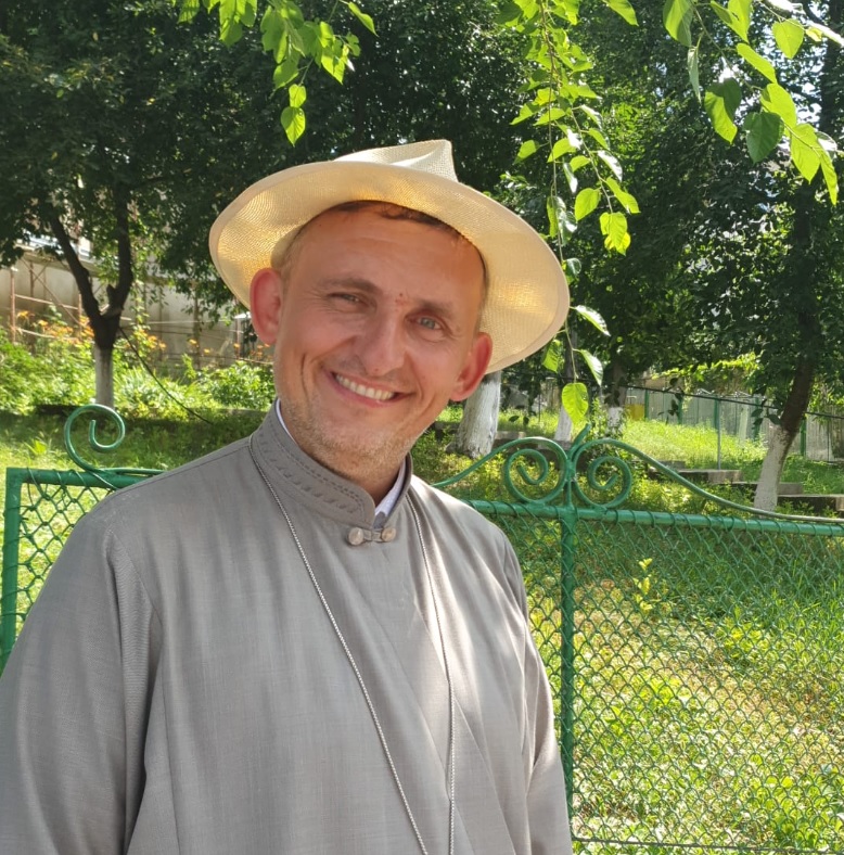 Un cunoscut preot a făcut INFARCT și a MURIT într-un hotel din Eforie Nord