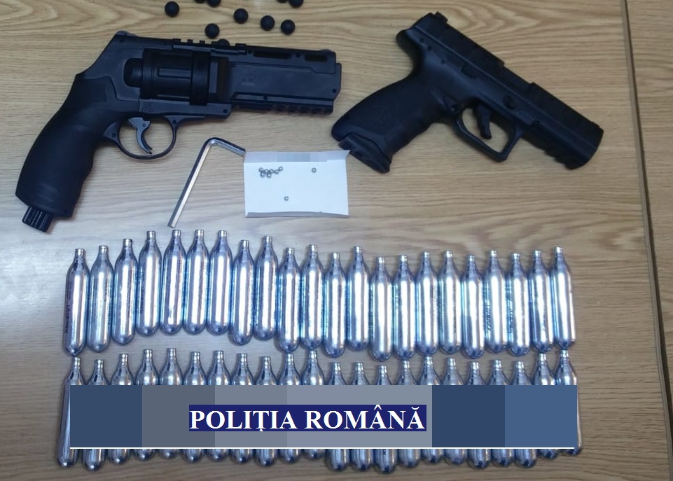 Dosare penale pentru persoane din Constanța prinse cu permisele de armă expirate