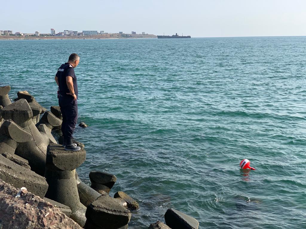 Bărbatul dispărut în mare la Costinești, care practica sporturi nautice, este ucrainean. Căutările continuă și astăzi