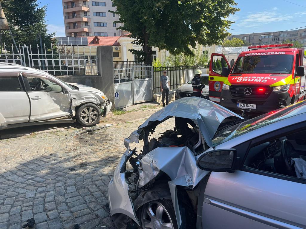 (FOTO/VIDEO) Accident rutier cu o victimă ÎNCARCERATĂ în Tulcea