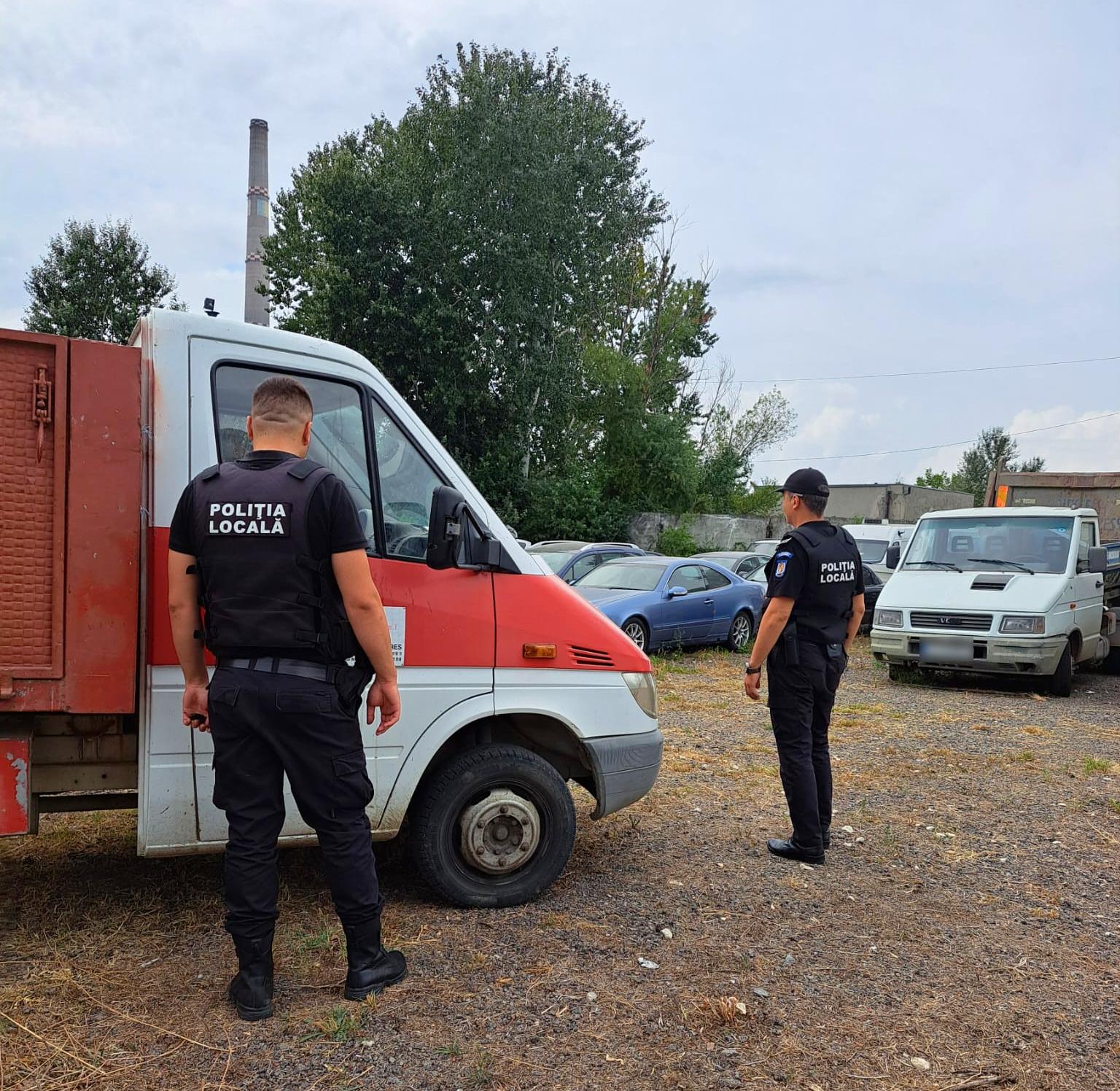 Polițiștii au confiscat o autoutilitară care a abandonat, pe câmp, deșeurile din incendiul de la biserica din Tomis Plus. Șoferul, amendat cu 10.000 de lei