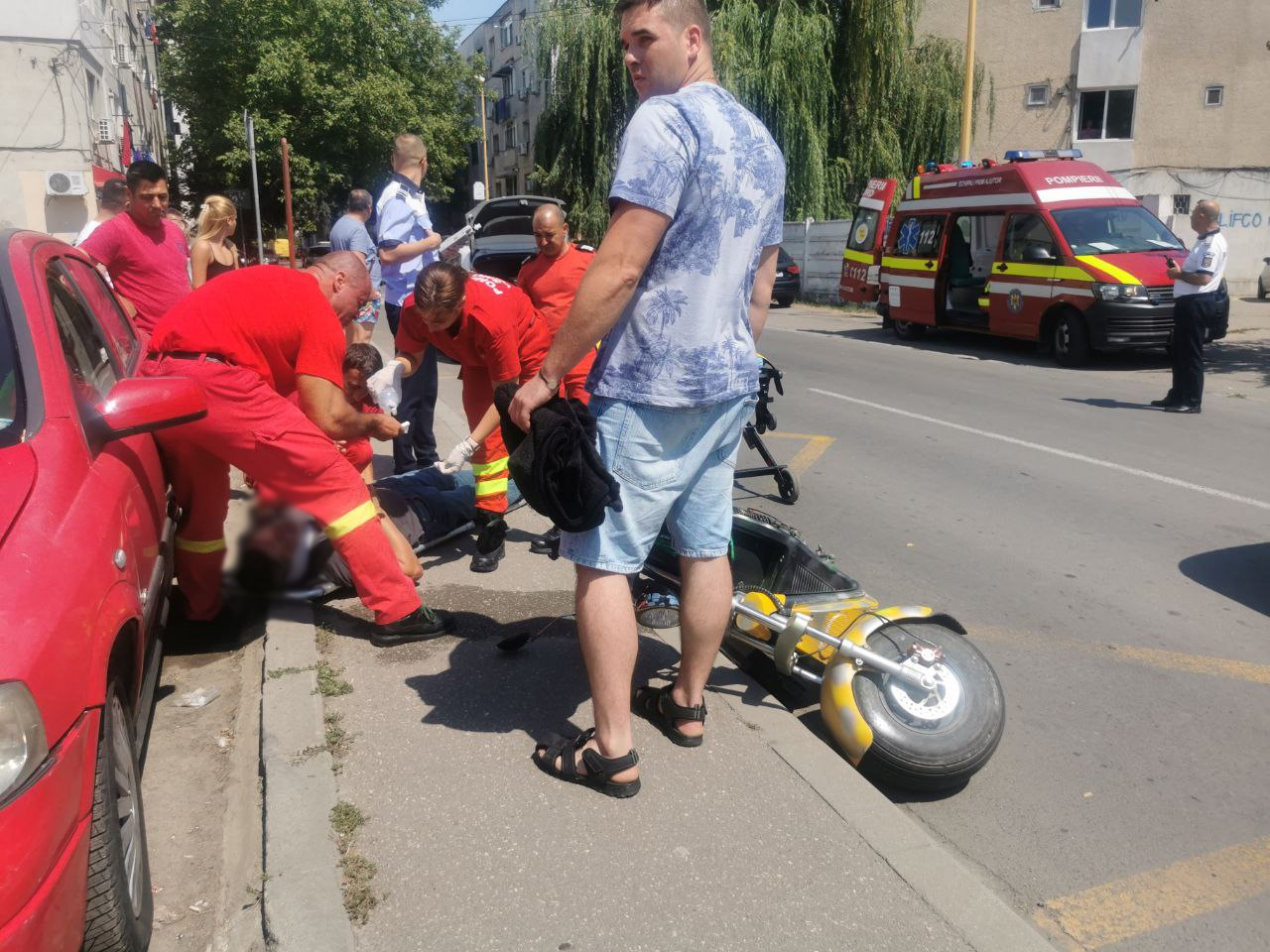 Un bărbat BEAT CRIȚĂ a căzut cu scuterul în zona CET și s-a accidentat GRAV