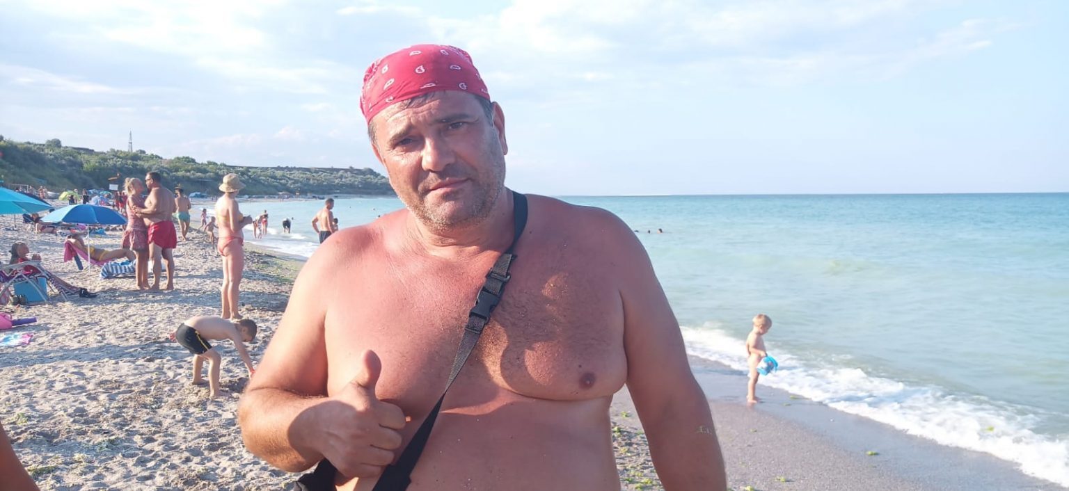 Bărbat aplaudat pe plaja Tuzla după ce a salvat de la înec un tânăr
