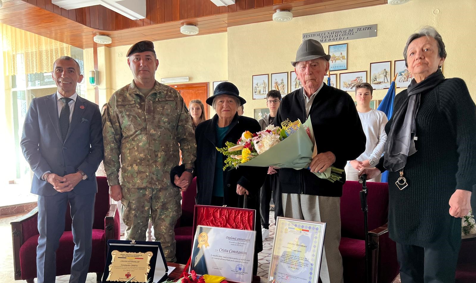 (FOTO) Veteran de război, sărbătorit la vârsta de 100 de ani la Medgidia
