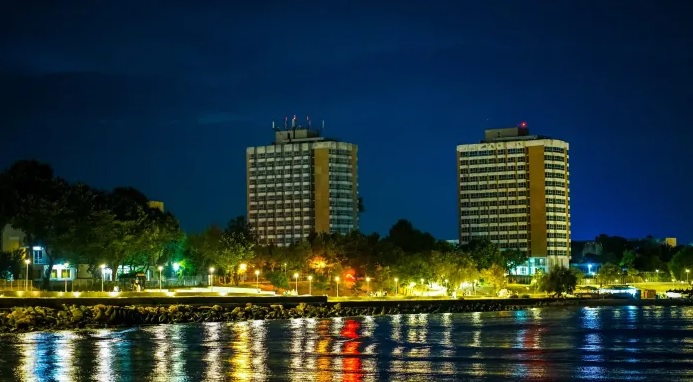 Primăria Mangalia a MAJORAT taxele: Cât vor plăti agenții economici care activează în turism, în stațiunile din sudul litoralului, începând cu anul viitor