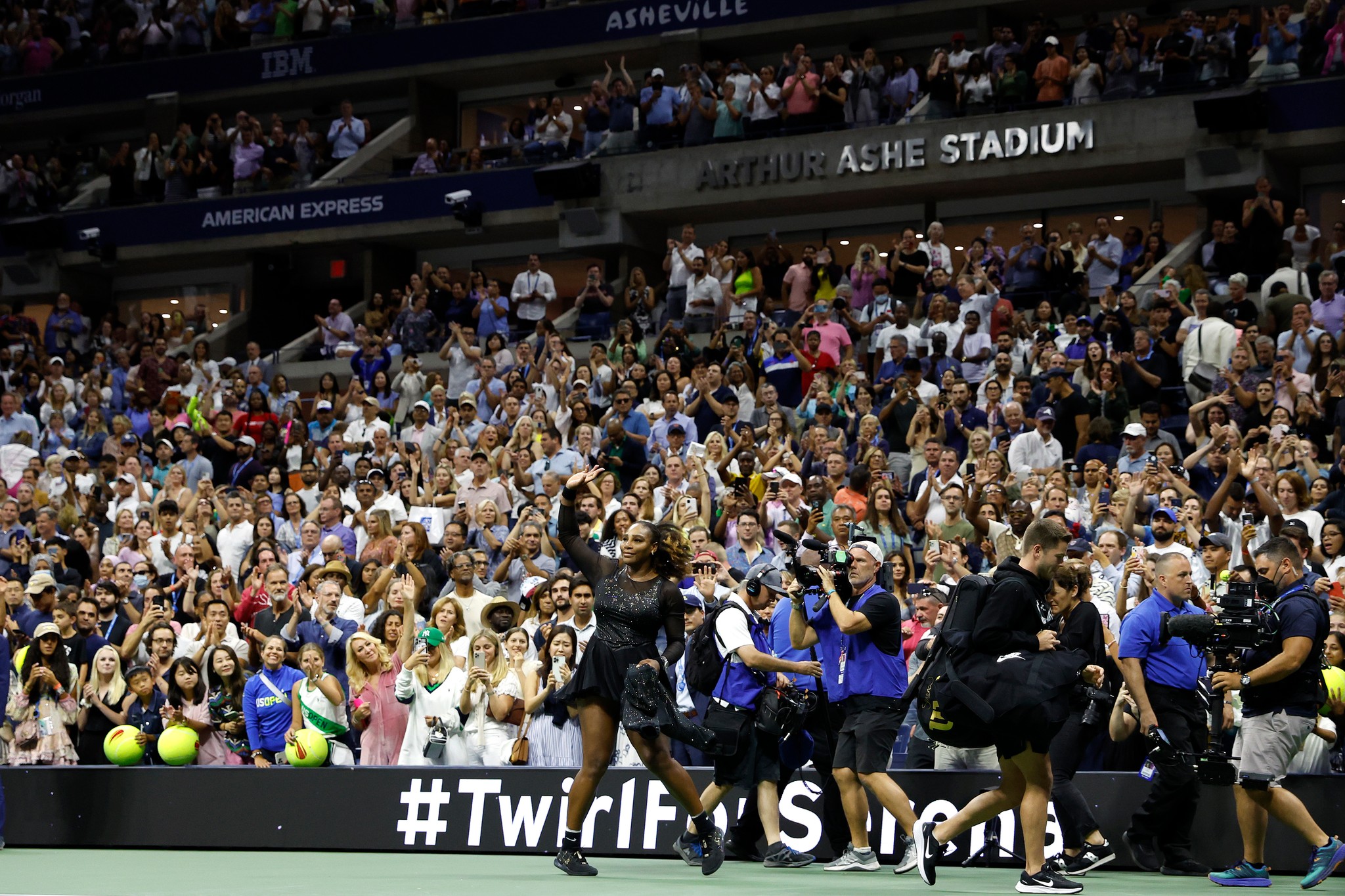 Serena Williams s-a retras din tenis cu lacrimi în ochi: "Nu aş fi Serena dacă nu era Venus. Ea este motivul pentru care Serena Williams există"
