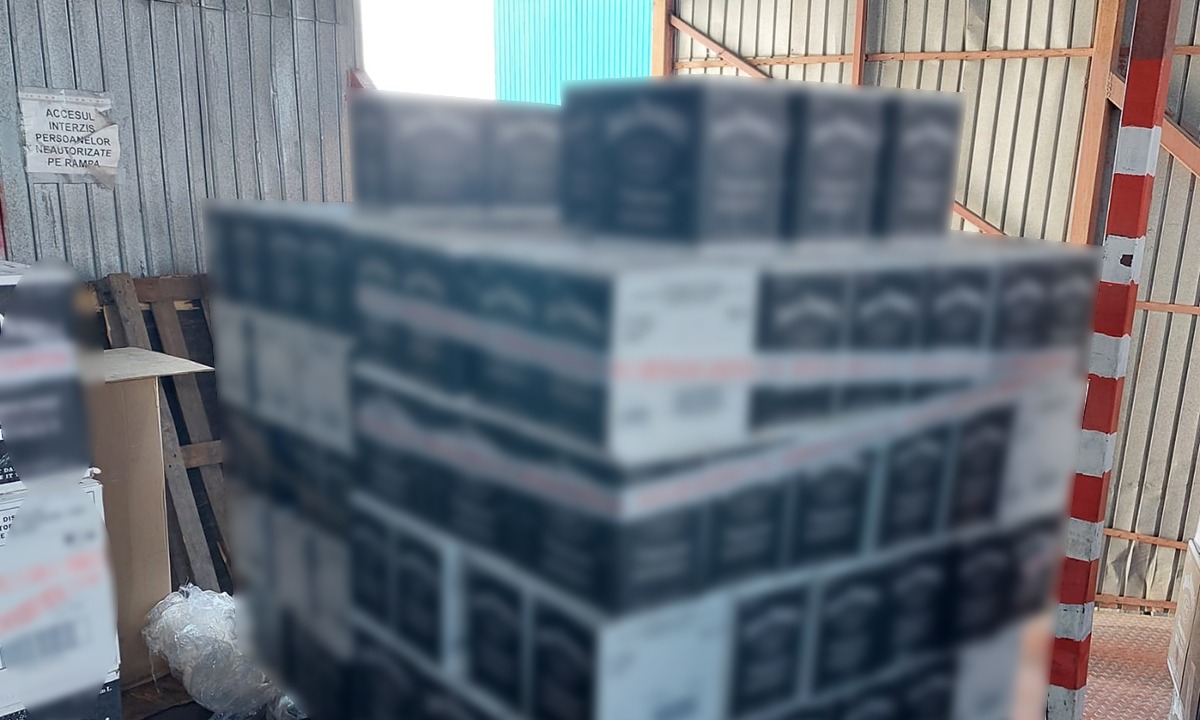 Captură impresionantă în Portul Constanța. Aproape 800 de sticle cu băuturi alcoolice nedeclarate, depistate de polițiști