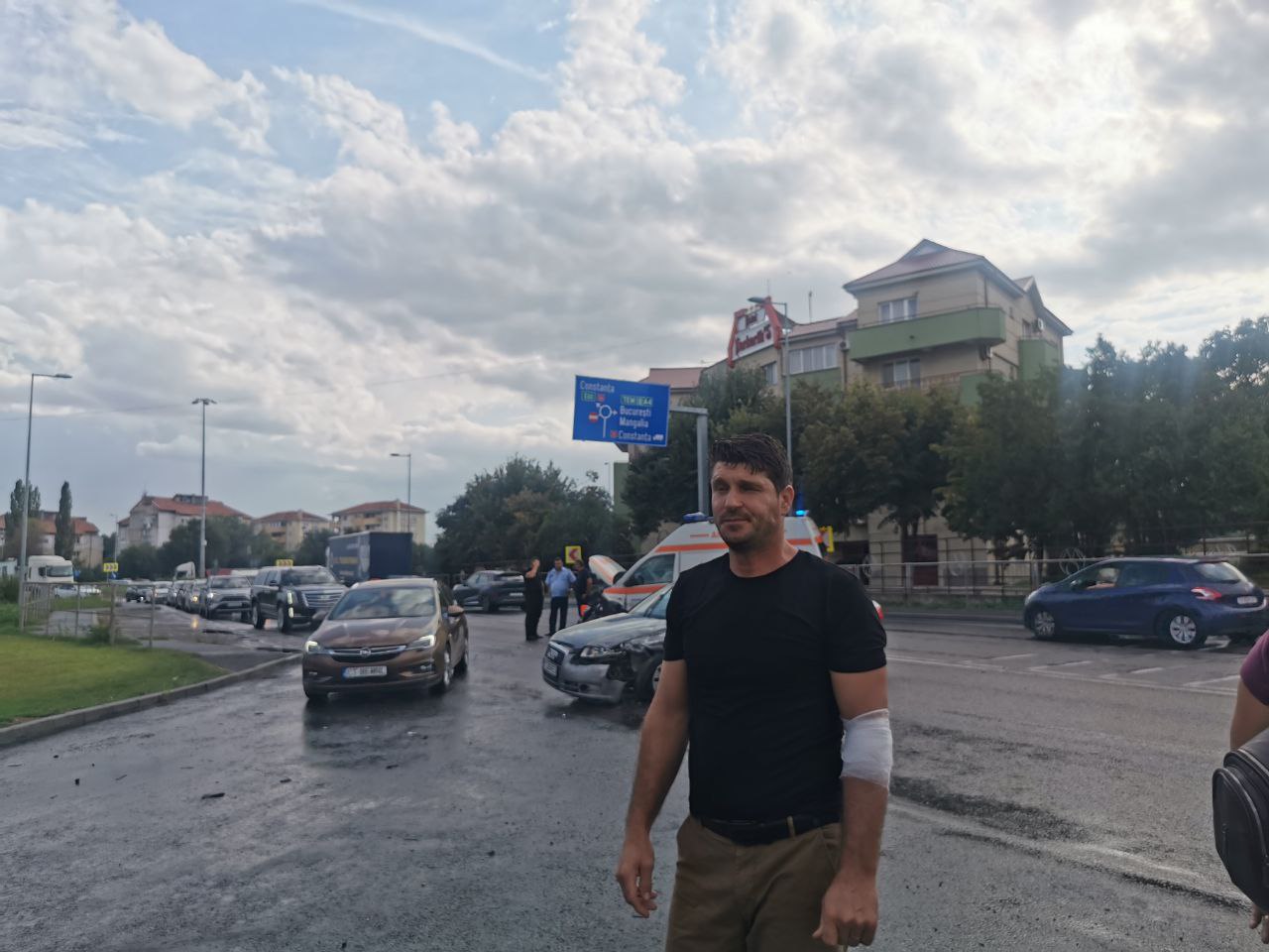 Ce spune șoferul autoturismului lovit de ambulanță la ieșire din Ovidiu