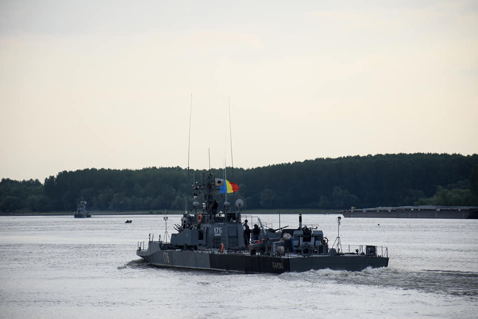 Instrucție și trageri de luptă în Delta Dunării. Peste 300 de militari participă la Exercițiul „Danube Protector”