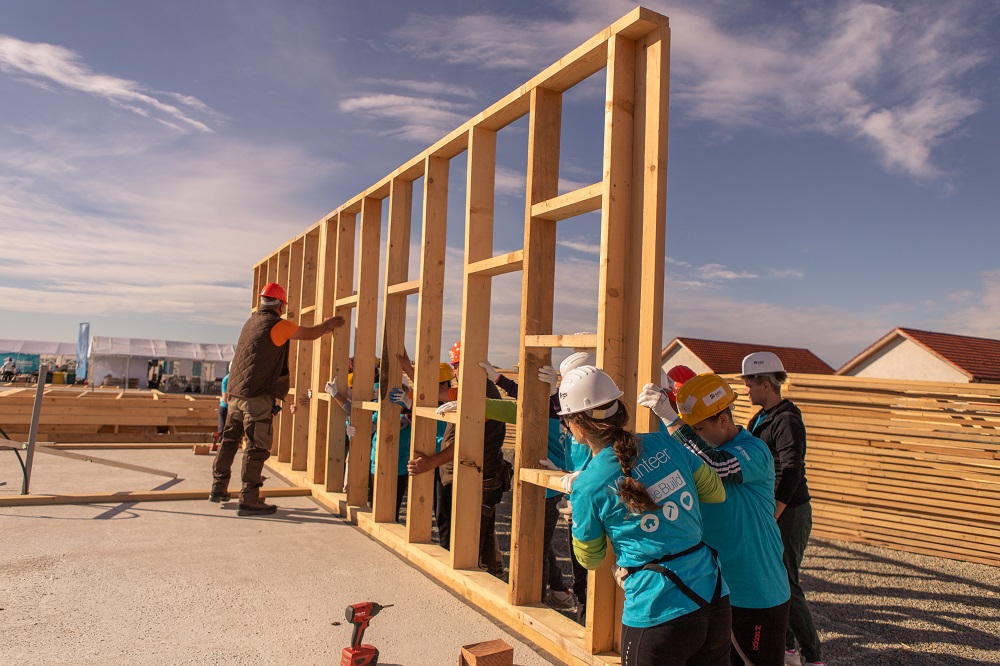 Patru familii din Cumpăna vor avea, din această săptămână, locuințe NOI, construite prin proiectul derulat de Habitat for Humanity România