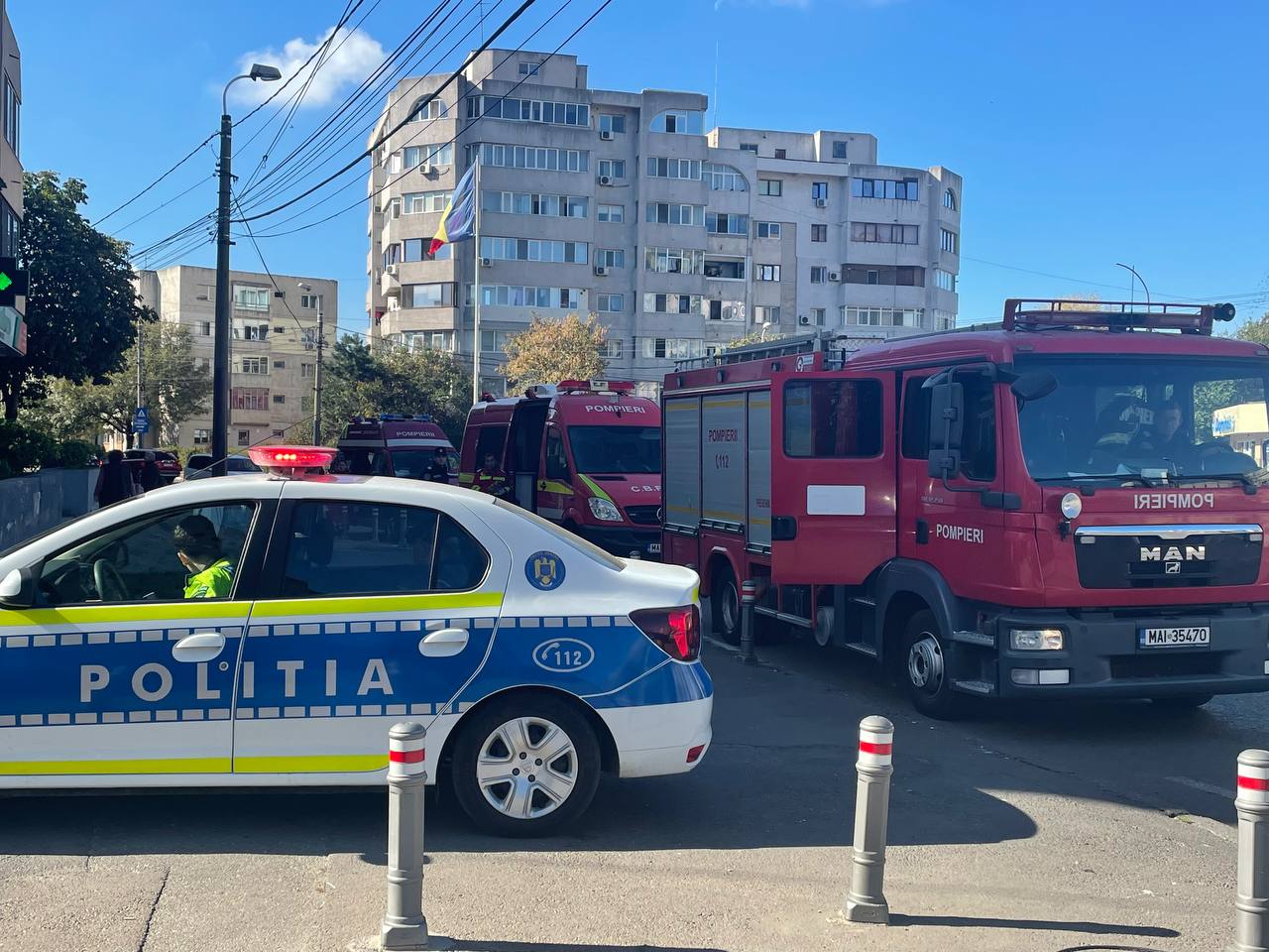 (GALERIE FOTO) Alertă! Miros de gaze în scara unui bloc din zona Casei de Cultură din Constanța