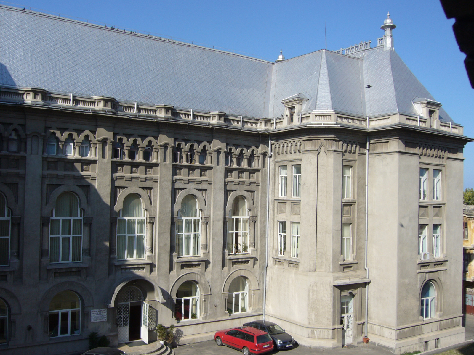 Arhiepiscopia Tomisului o contrazice pe Felicia Ovanesian în legătură cu situația Palatului Arhiepiscopal: "Acoperișul și podul clădirii au existat dintotdeauna acolo legal"