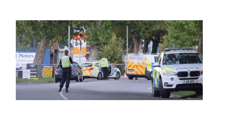 Un român a fost împușcat mortal de polițiști în Anglia. Avea asupra sa un cuțit și o geantă în care se afla o pisică
