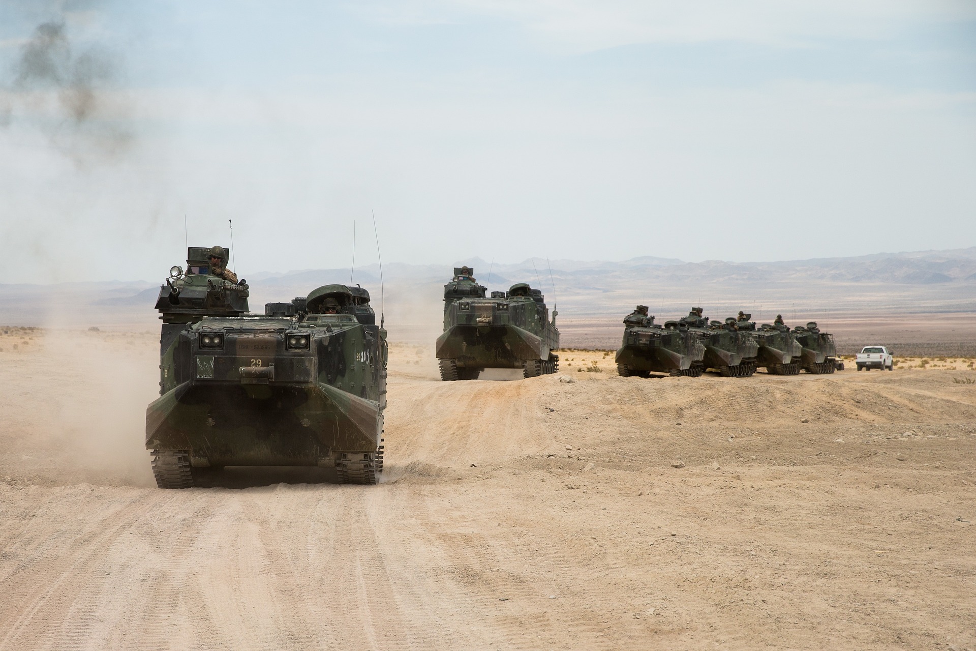 Se întărește flancul estic al NATO: Primele două convoaie de vehicule blindate de luptă de infanterie au pornit în direcția României