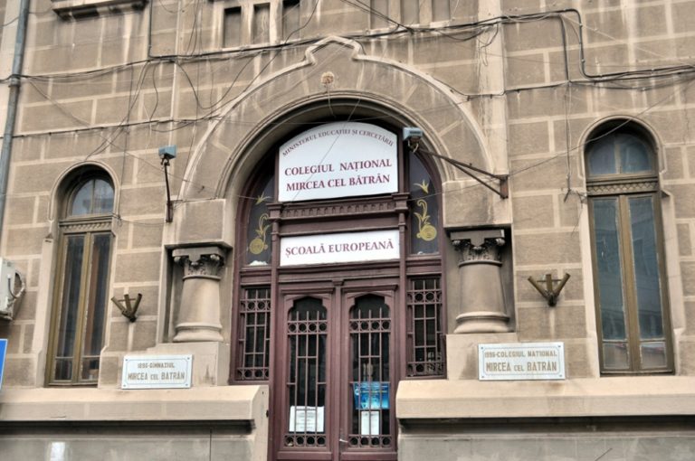 Eleva implicată în scandalul de la Colegiul Mircea cel Bătrân a depus plângere penală împotriva colegei sale