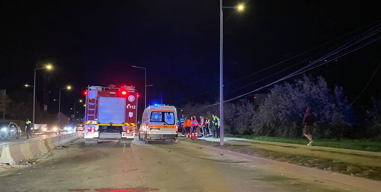 Un autoturism a intrat în sensul giratoriu din zona Taberei Năvodari