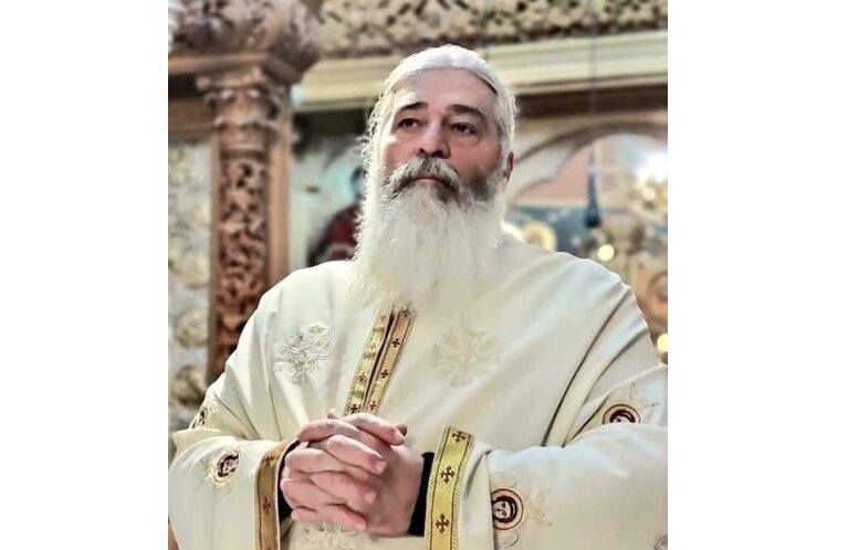 Părintele Calistrat NU mai poate sluji, după ce a fost filmat în timp ce lovea o femeie