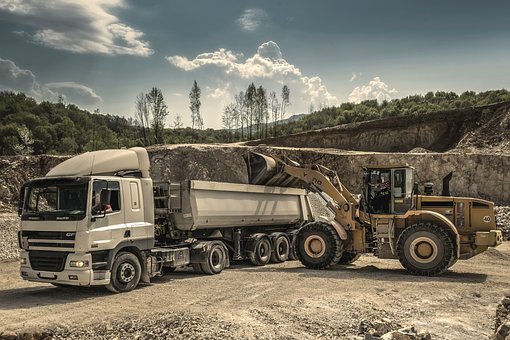 (VIDEO) Utilaje și agregate minerale confiscate în urma unor percheziții. Au fost executate activități miniere fără permis sau licență