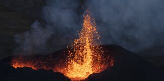 Erupție vulcan