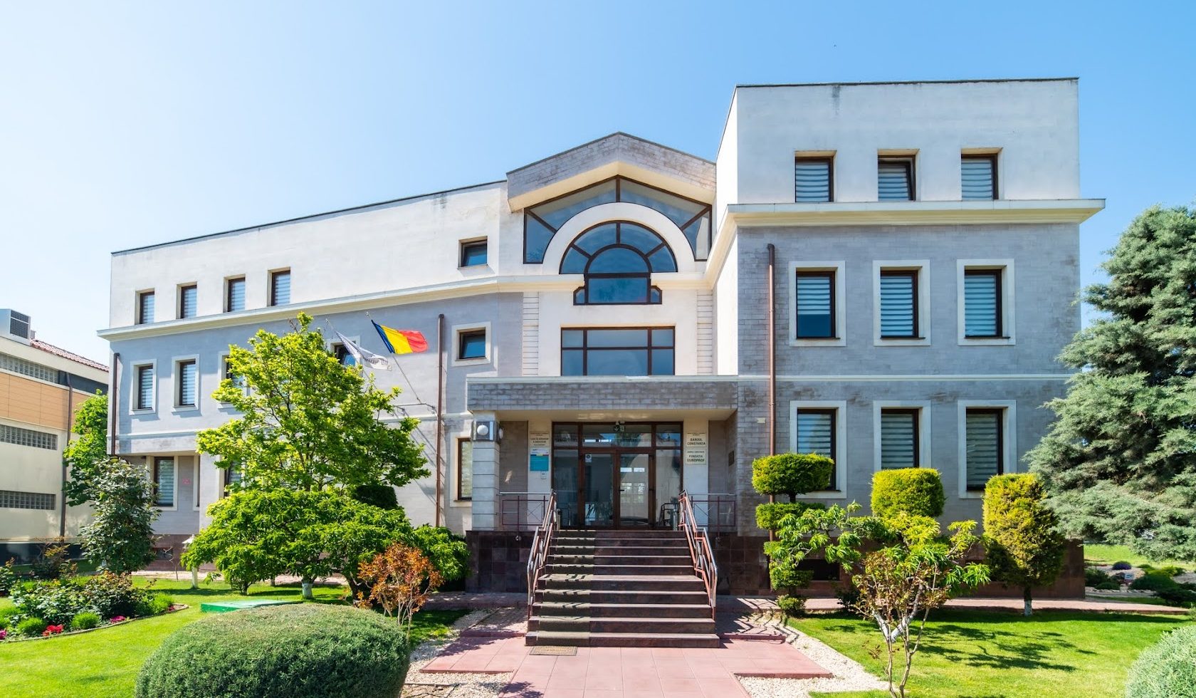 DOCUMENTE Baroul Constanța are de azi 11 avocați stagiari și unul definitiv! A fost obținut cel mai mare punctaj pe țară