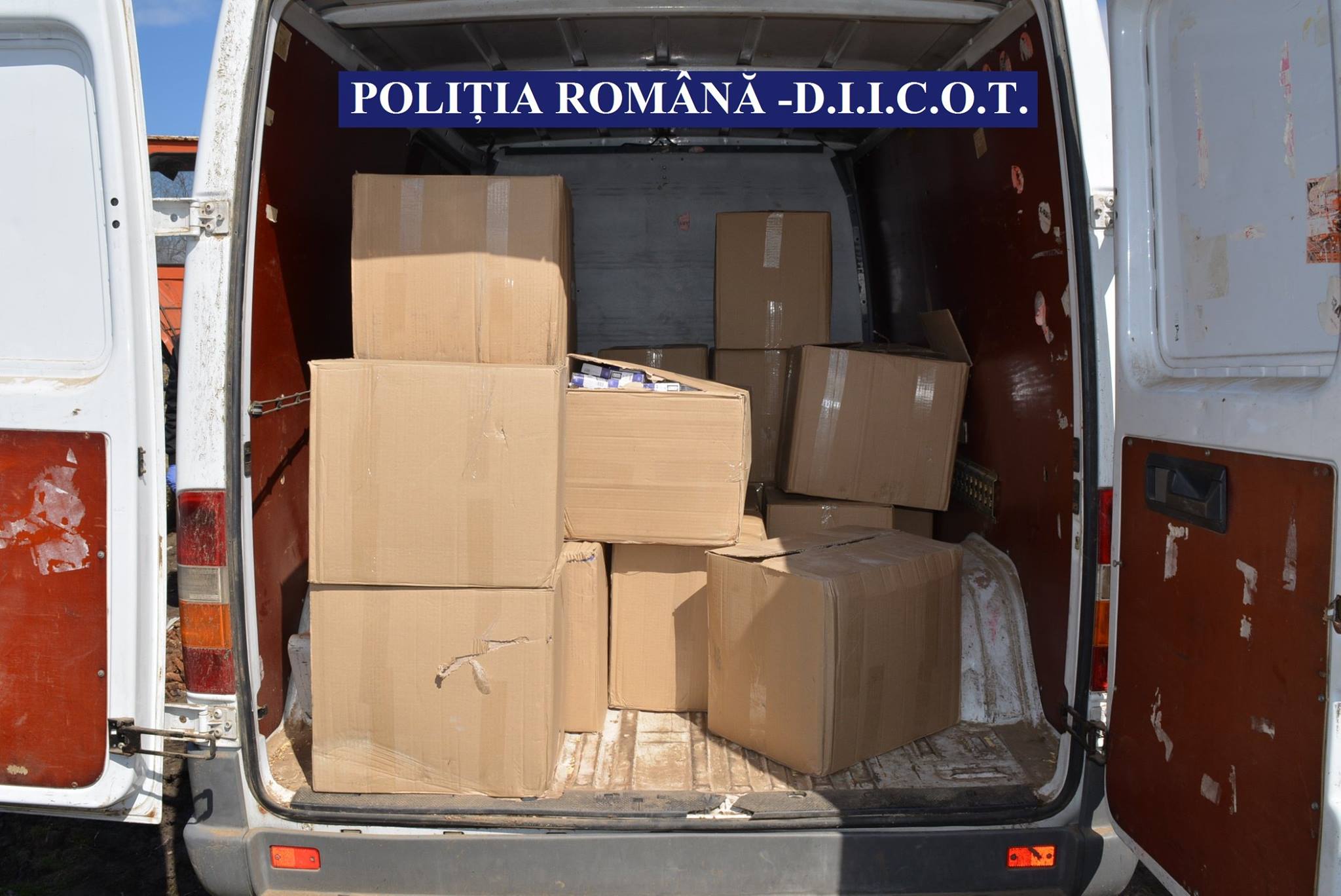 Agigea: Tânăr prins de oamenii legii cum transporta peste 27 de kilograme de articole pirotehnice cu mașina