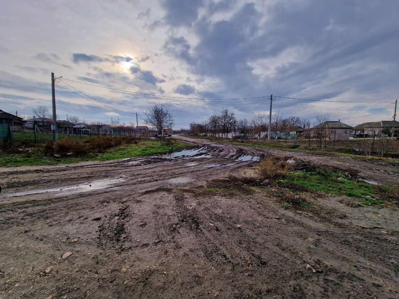 Doar 36 de primării din județul Constanța primesc bani în 2023 pentru drumuri comunale. Care sunt acestea