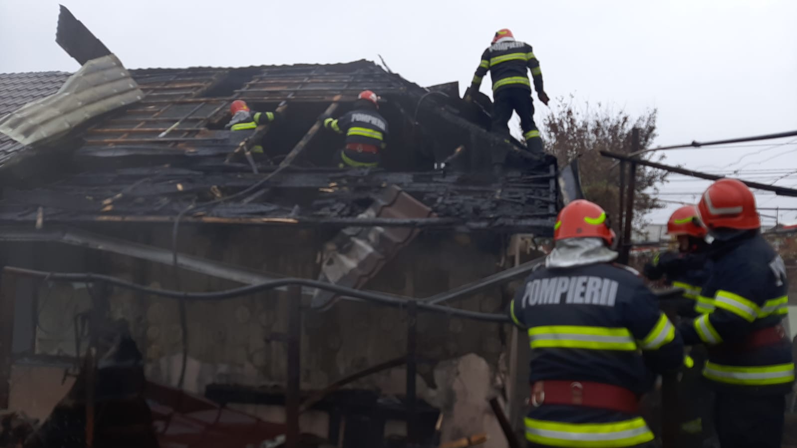 Alertă în Constanța! Incendiu la o casă de pe strada Democrației