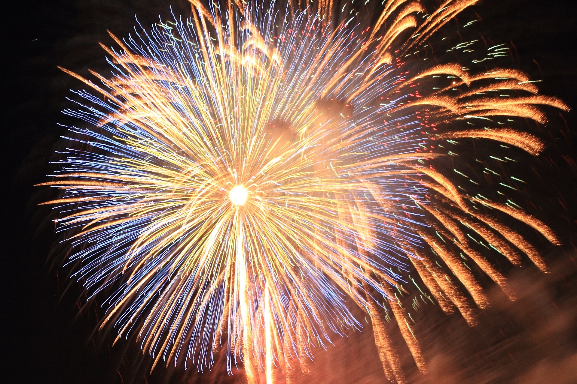 Revelion la Constanța în Piața Ovidiu: Artiști renumiți, show de lasere și focuri de artificii la trecerea dintre ani