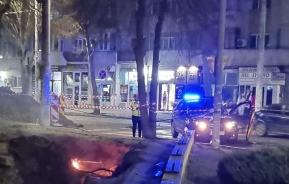 (VIDEO) Pompierii în ALERTĂ! S-a produs un scurtcircuit pe o stradă din Mangalia