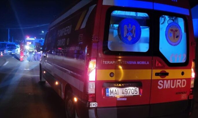 Accident MORTAL în zona localității Vadu Oii: Un autoturism și o dubiță s-au ciocnit. O a doua victimă este în comă