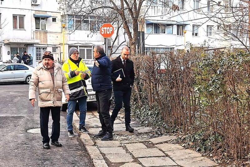 Primarul Vergil Chițac a început să ia Constanța la pas. A fost pe Aleea Topolog unde au fost demarate lucrările de reabilitare a trotuarelor