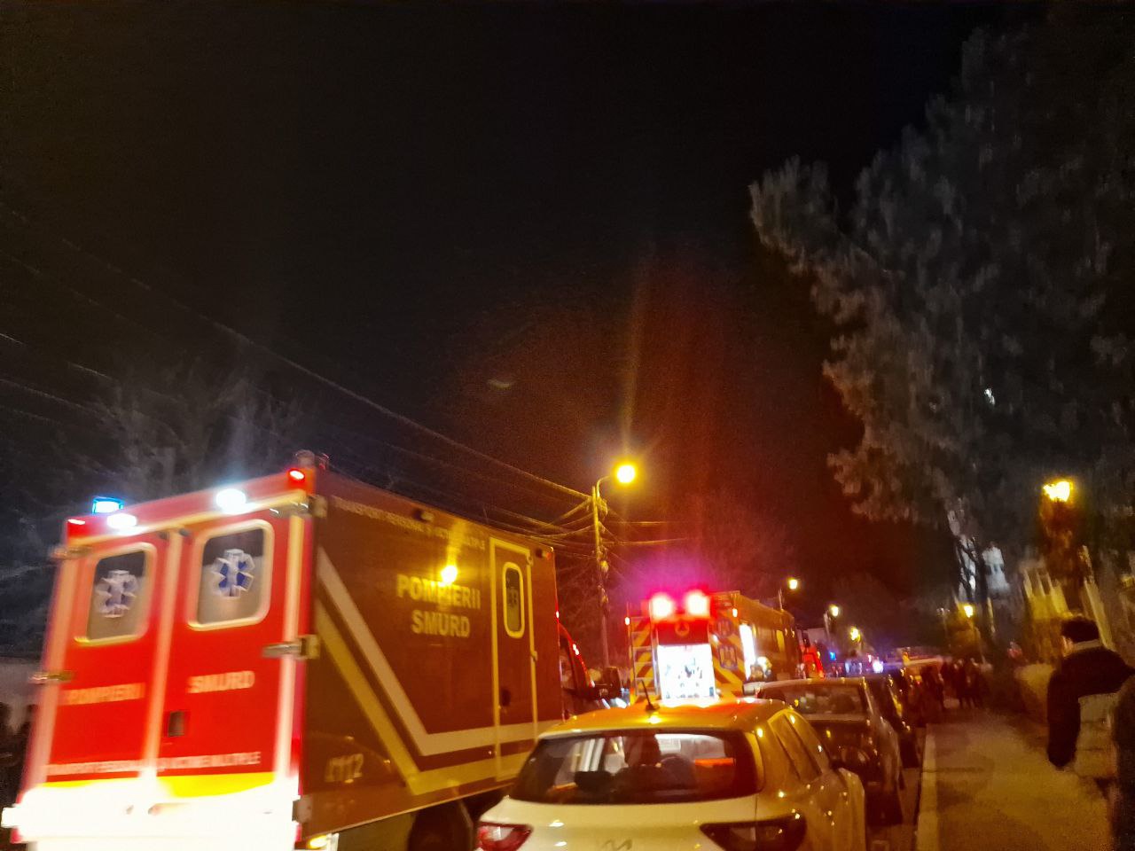 Incendiu de proporții la acoperișul unui bloc din Faleză Nord