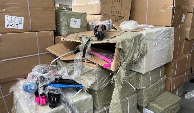 Lovitură a polițiștilor de frontieră în Portul Constanța: Au descoperit mărfuri contrafăcute de peste un million de lei