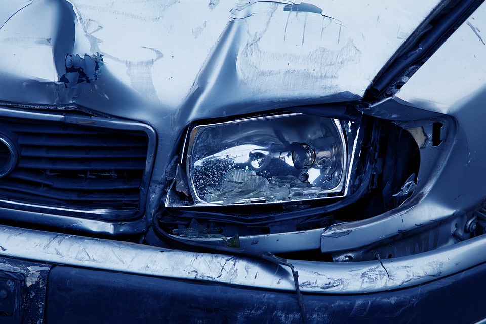Trei dosare penale, la doar 18 ani: Un tânăr beat și fără carnet a provocat un accident în Năvodari