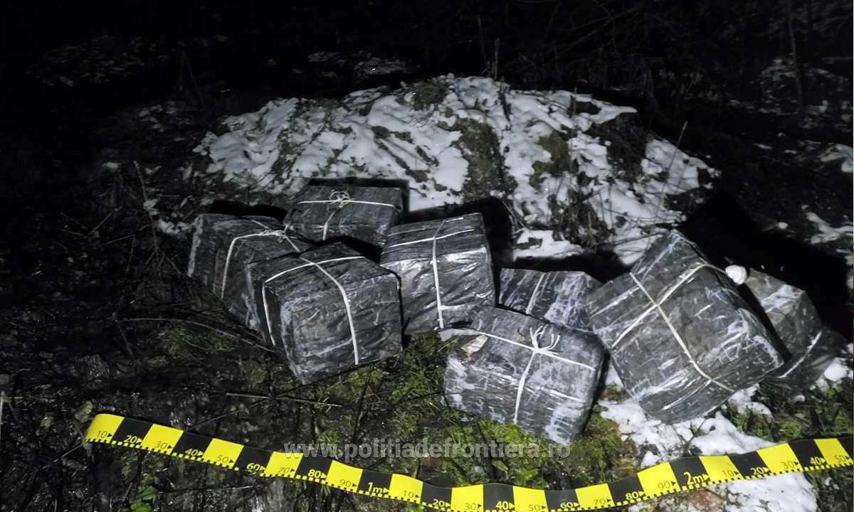 Țigări de contrabandă, descoperite de polițiștii de frontieră