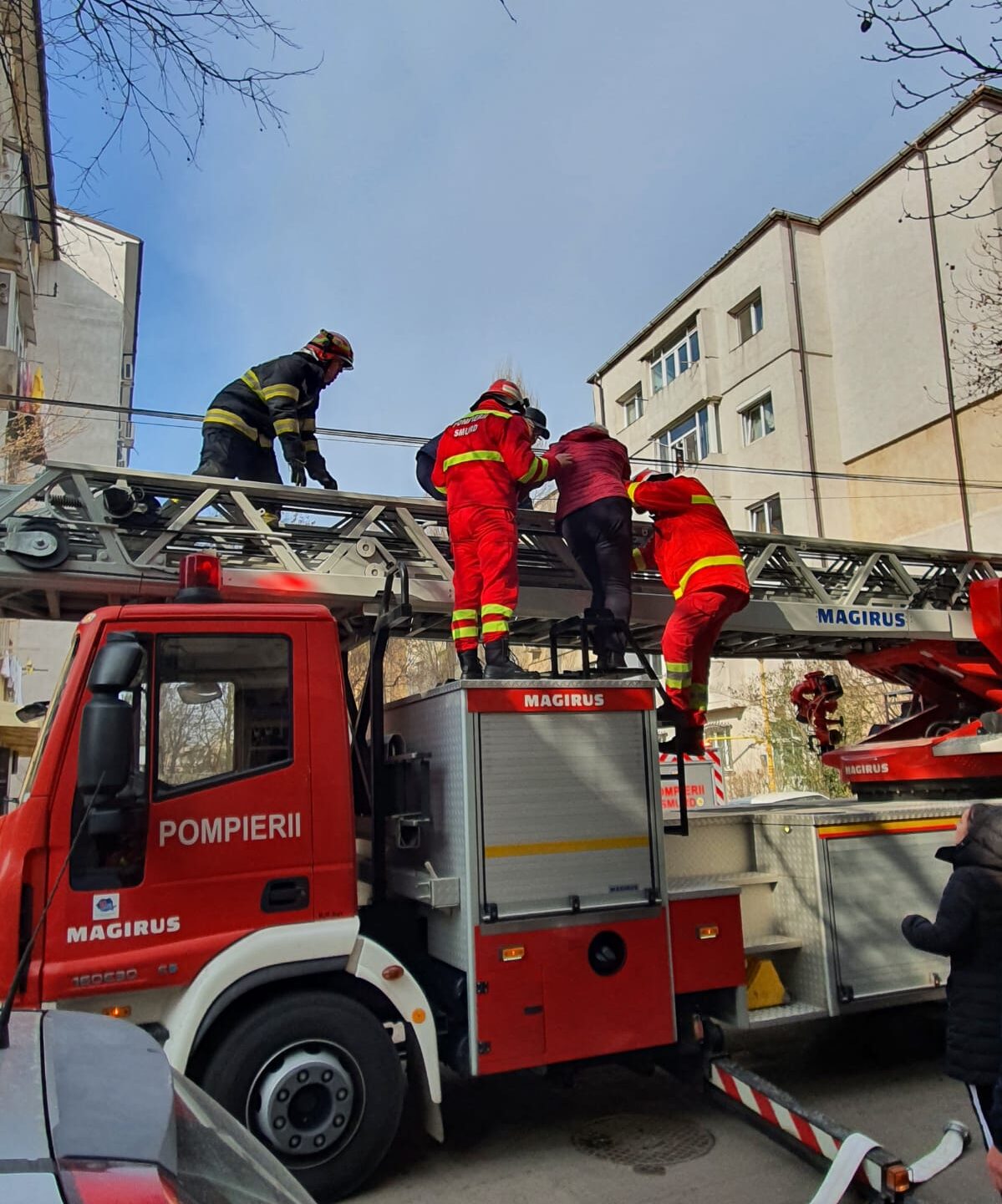 ALERTĂ în Constanța! Incendiu într-un apartament de pe strada Topolog