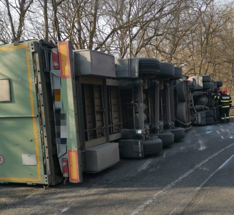 Cum s-a petrecut accidentul de pe DN 22 în urma căruia un tir înmatriculat în Ucraina s-a răsturnat