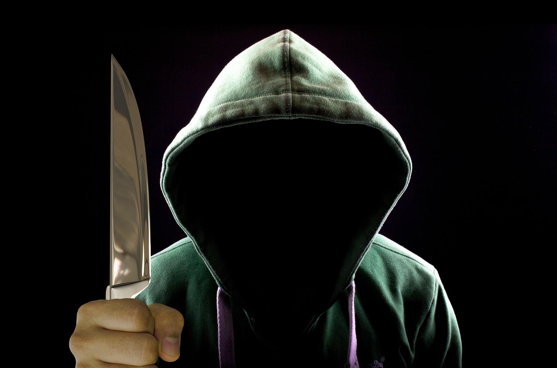 Un suspect, în vizorul DIICOT: A luat parte la tentativă de OMOR. Victima a suferit 13 - 14 lovituri de cuțit