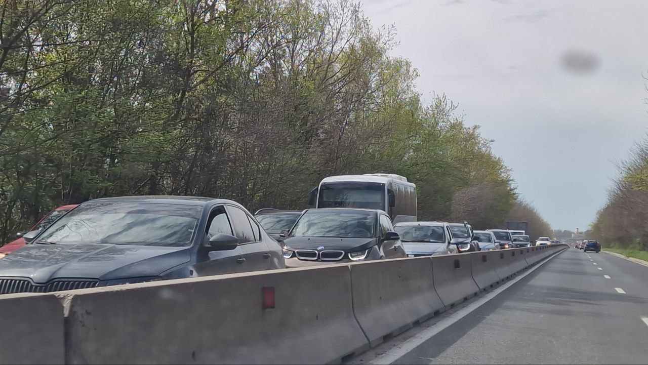 (VIDEO) Se circulă bară la bară dinspre stațiunile din sud: O coloană de câțiva kilometri s-a format la intrarea în Constanța