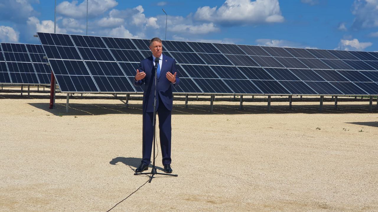Președintele României, Klaus Iohannis, este la Constanța, în vizită la Școala Internațională de Competențe în Energie Regenerabilă